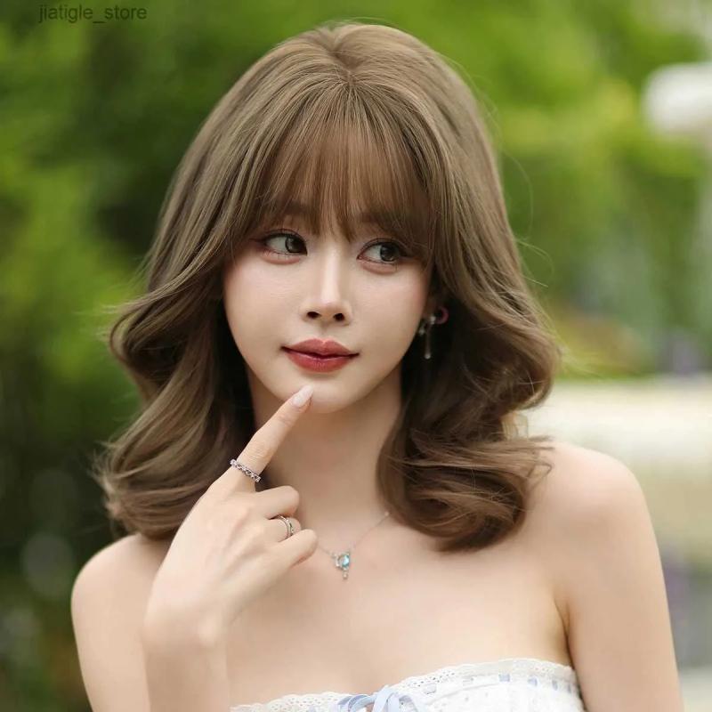 Synthetic Wigs* |  Namm Light Brown Women Wig For Women Daily Party Short Wavy Wigs Synthetic Wigs With Fluffy Bangs Heat Resistant Lolita Cosplay Y240401 Synthetic Wigs* Auburn